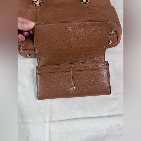 MICHAEL KORS Large Taupe/Brown/Gold Leather Shoulder TOTE BAG PURSE & Wallet Set - Picture 13 of 16